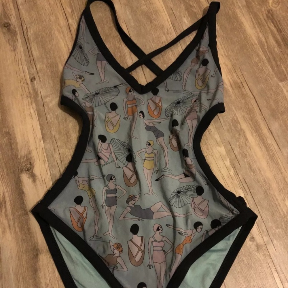 Calvin Klein 1920s girl cut out swimsuit  10